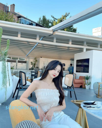【2023_09_30】My_master_playing_with_my_boobs_I'm_getting_so_horny.m4v